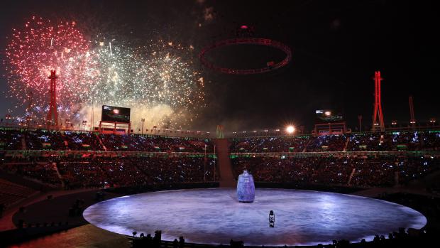 Zahajovací ceremoniál olympijských her v jihokorejském Pchjongčchangu doprovázel velkolepý ohňostroj