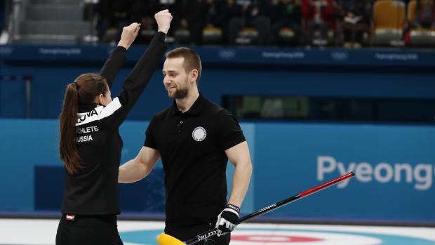 Curler Alexandr Krušelnickij s manželkou Anastasií Bryzgalovovou