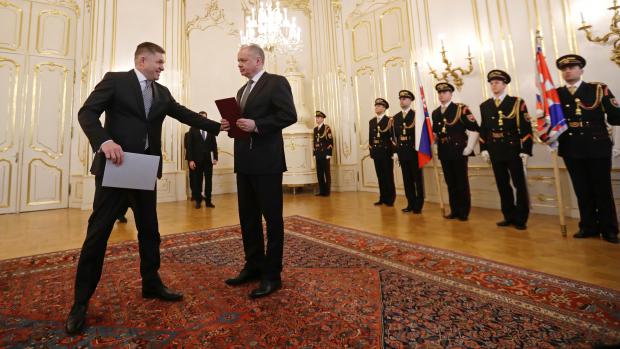 Odcházející premiér Robert Fico přinesl prezidentovi Andreji Kiskovi svoji rezignaci