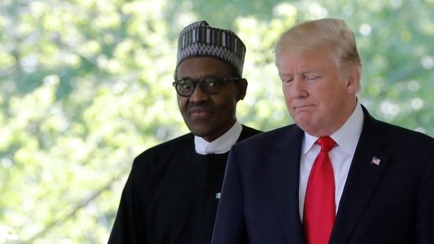 Bývalý americký prezident Donald Trump s nigerijskou hlavou státu Muhammaduem Buharim v roce 2018