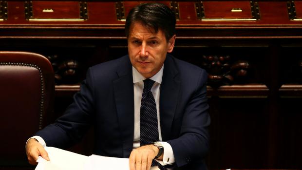 Nový italský premiér Giuseppe Conte při schvalování důvěry svého kabinetu.