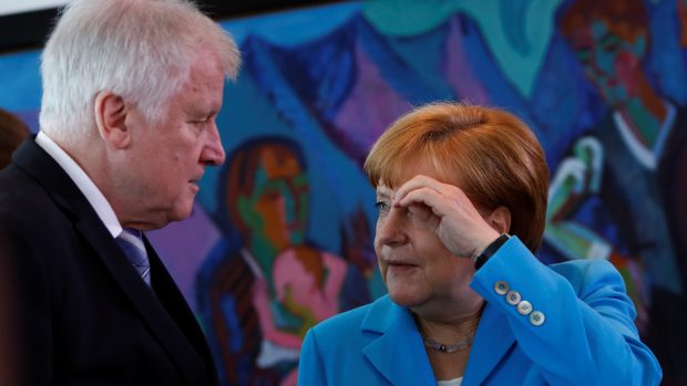 Předseda Křesťanskosociální unie (CSU) Horst Seehofer a kancléřka Angela Merkelová za Křesťanskodemokratickou unii (CDU).