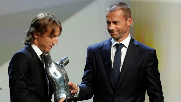 Luka Modrić během přebírání ceny Nejlepší fotbalista roku UEFA
