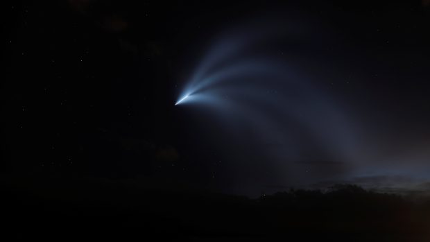 Raketa Falcon 9 rozsvítila po svém startu oblohu