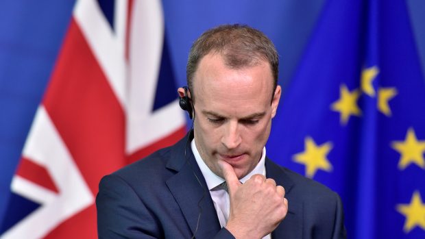 Dominic Raab kvůli nesouhlasu s dohodou odstoupil