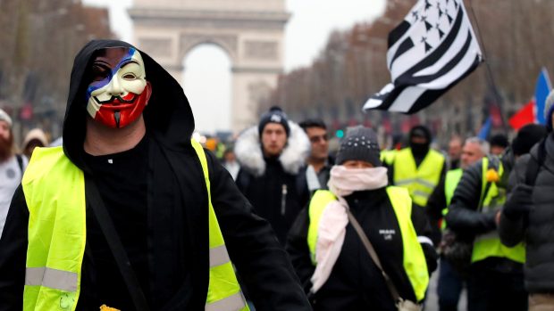 Hnutí &quot;žluté vesty&quot; protestuje ve Francii už pátou sobotu v řadě.