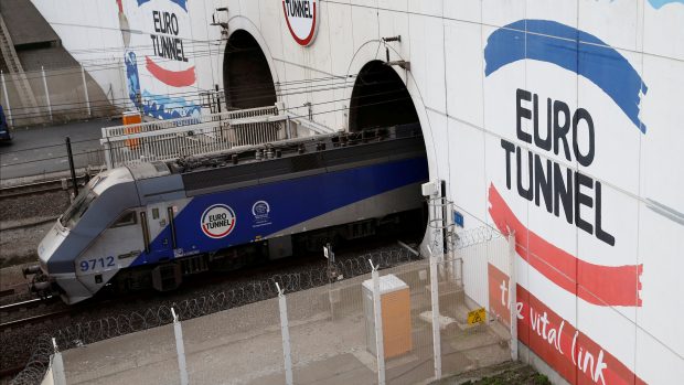 Vlak společnosti Eurotunnel poblíž Calais