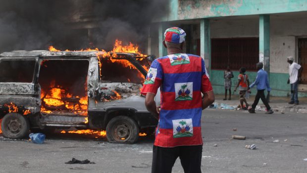 Protivládní demonstrace v metropoli Port-au-Prince na Haiti