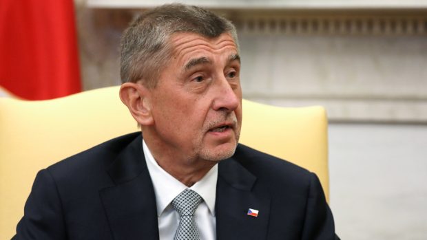 Český premiér Andrej Babiš během návštěvy Bílého domu 7. března 2019, zachycen fotografem agentury Reuters po schůzce s Donaldem Trumpem.