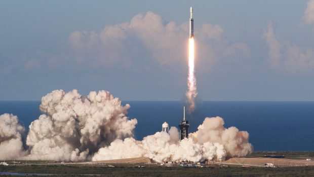 Start rakety Falcon Heavy společnosti Space X Elona Muska.