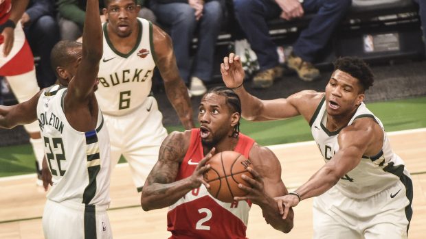 Kawhi Leonard nasázel Bucks 35 bodů