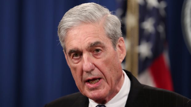 Zvláštní vyšetřovatel FBI Robert Mueller během veřejného prohlášení.