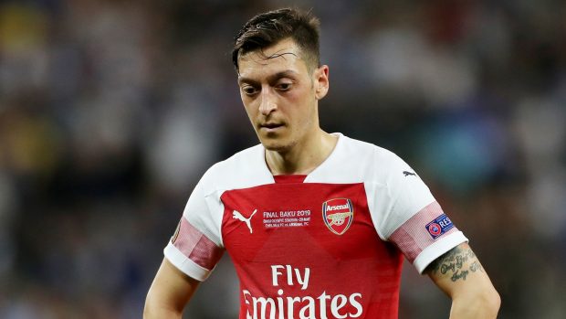 Německý záložník Mesut Özil