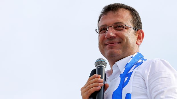 Ve volbách starosty Istanbulu má kandidát opozice Ekrem Imamoglu podle průzkumů náskok.