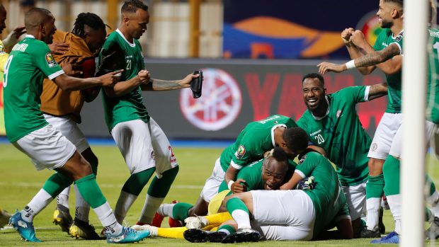 Fotbalisté Madagaskaru se radují z postupu do čtvrtfinále afrického šampionátu