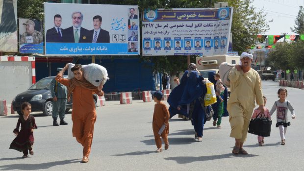 Tálibán Zaútočil Na Další Afghánské Město Snaží Se Upevnit Vyjednávací Pozici Pro Mírovou 