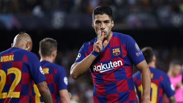 Luis Suárez z Barcelony slaví gól v zápase Ligy mistrů