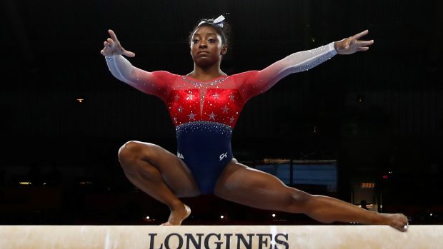 Simone Bilesová získala rekordní 21. medaili z mistrovství světa a je nejúspěšnější sportovní gymnastkou historie