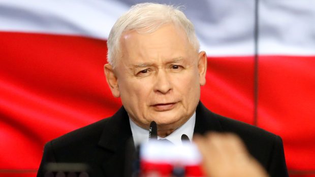 Jarosław Kaczyński po zveřejnění výsledků parlamentních voleb v Polsku
