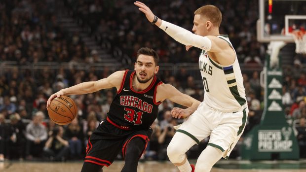 Tomáš Satoranský v zápase NBA proti Milwaukee Bucks