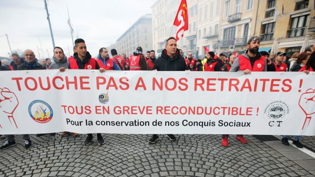 Protesty proti důchodové reformně ve Francii