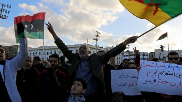 Protesty proti Chalífu Haftarovi v Tripolisu