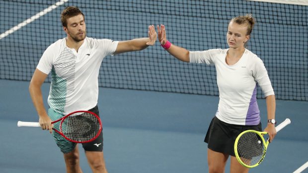 Tenistka Barbora Krejčíková ve finále mixu Australian Open s Nikolou Mektićem