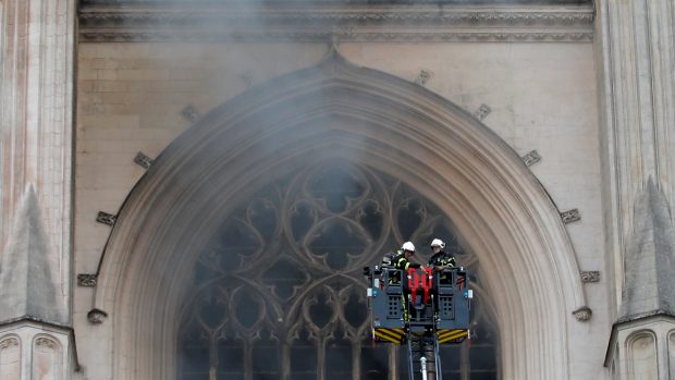 V západofrancouzském Nantes hořela katedrála svatého Petra a Pavla z 15. století