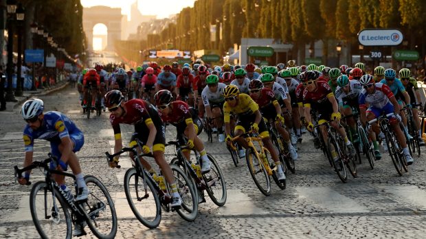 Na letošní Tour de France nepojede kvůli koronaviru tolik českých cestovních kanceláří, než kolik jich jezdívalo v minulých letech