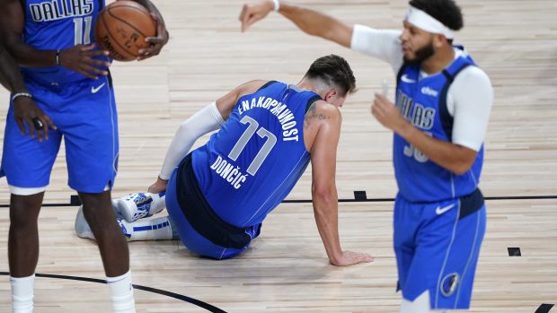 Zraněný basketbalista Dallasu Luka Dončič