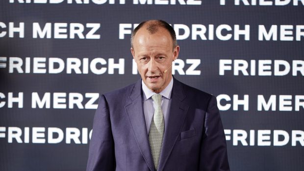 Někdejší šéf poslanců vládní konzervativní unie CDU/CSU Friedrich Merz, který se uchází o post předsedy vládní Křesťanskodemokratická unie (CDU)