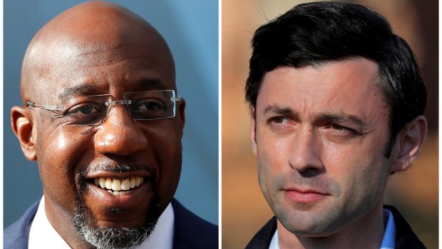 Kandidáti demokratů Raphael Warnock a Jon Ossoff