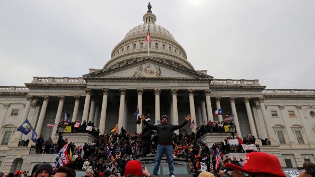 Za útokem na Kapitol ze 6. ledna 2021 stáli příznivci tehdejšího prezidenta Donalda Trumpa