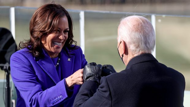 Kamala Harris a Joe Biden během inaugurace