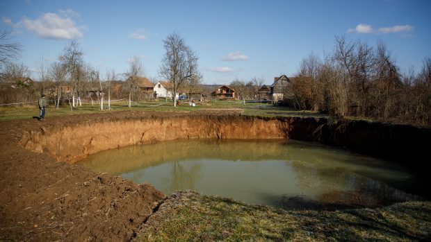 Místní jich našli zhruba sto, mají jinou velikost a hloubku