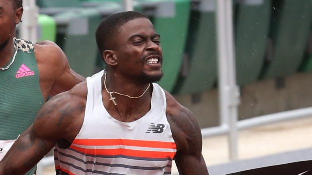 Americký sprinter Trayvon Bromell (vpravo) zaběhl na mítinku v Jacksonville stovku za 9,88 sekundy a ujal se vedení v letošních světových tabulkách