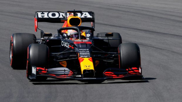 Jezdec formule 1 Max Verstappen ve voze Red Bull