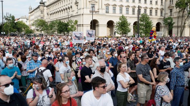 Tisíce Maďarů se v Budapešti sešly na protest proti plánovanému zbudování čínského kampusu