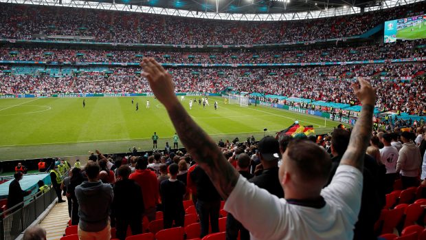 Fanoušci na londýnském stadionu Wembley