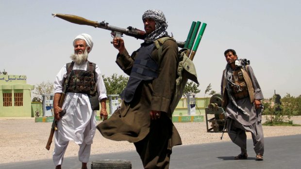 Tálibán obklíčil tři afghánské provinční metropole - Kandahár, Laškargáh a Herát