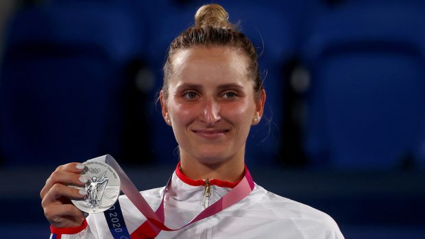 Markéta Vondroušová se stříbrnou medailí.