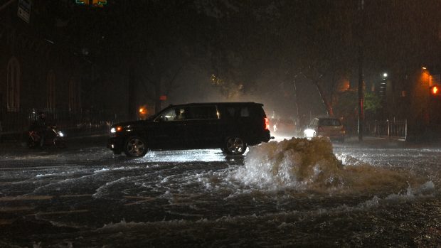 Pozůstatky hurikánu Ida, který v neděli pustošil Louisianu, se přehnaly přes stát New Jersey a město New York