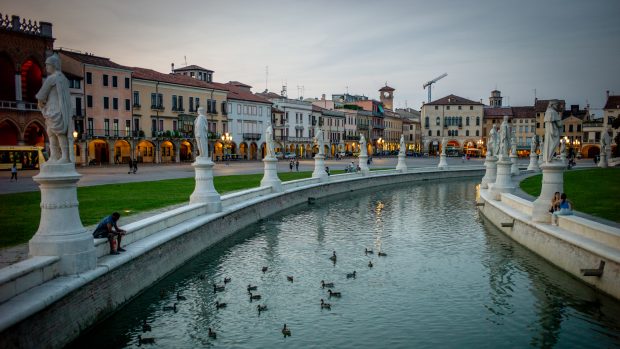Náměstí Prato della Valle v italské Padově