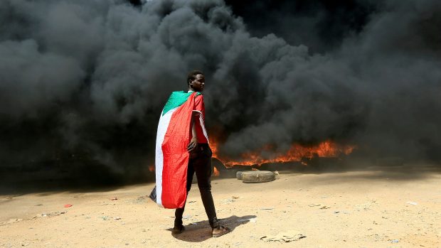 V Chartúmu vyšli do ulic odpůrci vojenského puče.