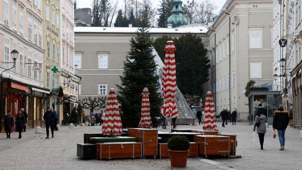 Ulice rakouského Salzburgu během koronavirového lockdownu