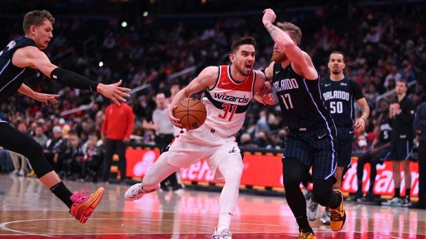 Český basketbalista Tomáš Satoranský sice ve středu v NBA neskóroval, přesto patřil k nejlepším hráčům Washingtonu při výhře 127:110 nad Orlandem