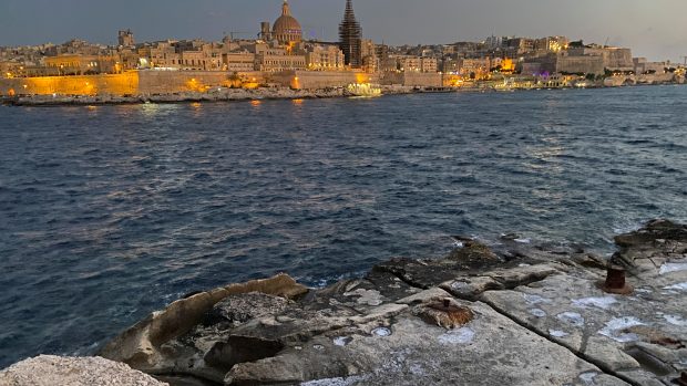 Maltský přístav Sliema. Budoucí vlna tsunami může ohrozit všechna přístavní města na ostrově