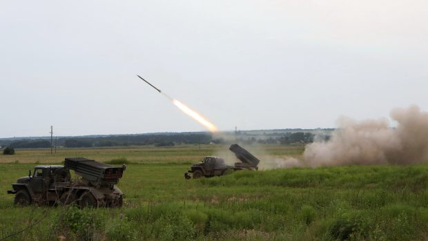 Ukrajinci střílí z raketometů Grad na ruské pozice