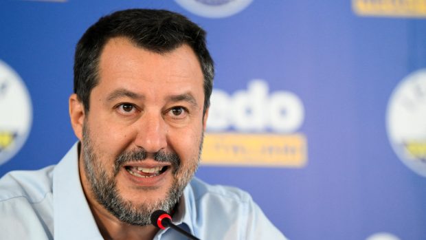 Předseda strany Liga Matteo Salvini hovoří na tiskové konferenci den po předčasných volbách