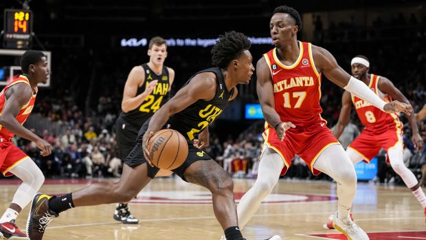 Collin Sexton z Utahu proti Onyeku Okongwuovi z Atlanty